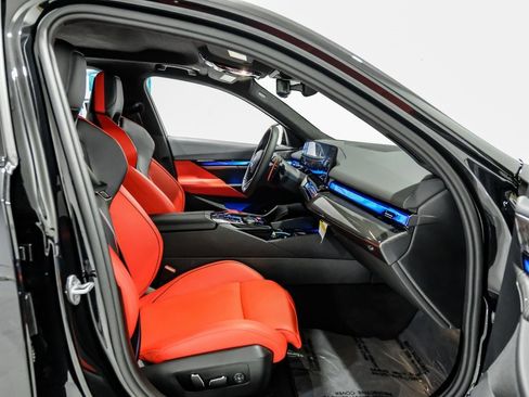 Used 2025 BMW M5 w/ Carbon Package image 31