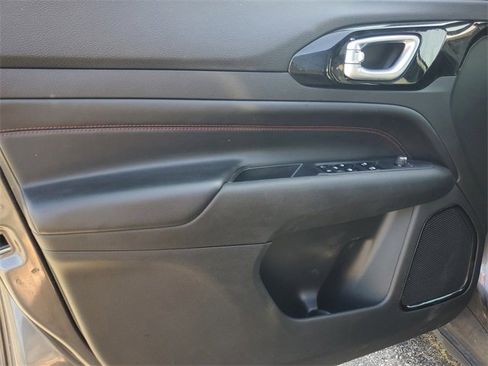 Used 2023 Jeep Compass Trailhawk image 11