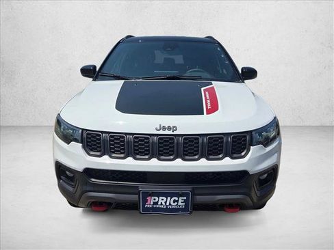 Used 2026 Jeep Compass Trailhawk AWD/4WD image 2
