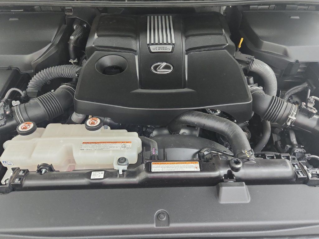 Used 2024 Lexus LX 600 4WD w/ Luxury Package image 39