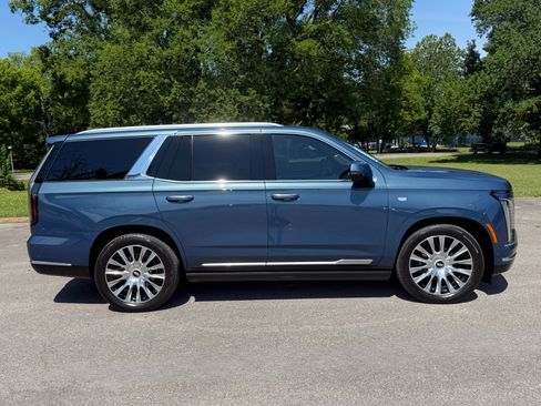 Used 2026 Cadillac Escalade Platinum Luxury RWD image 8