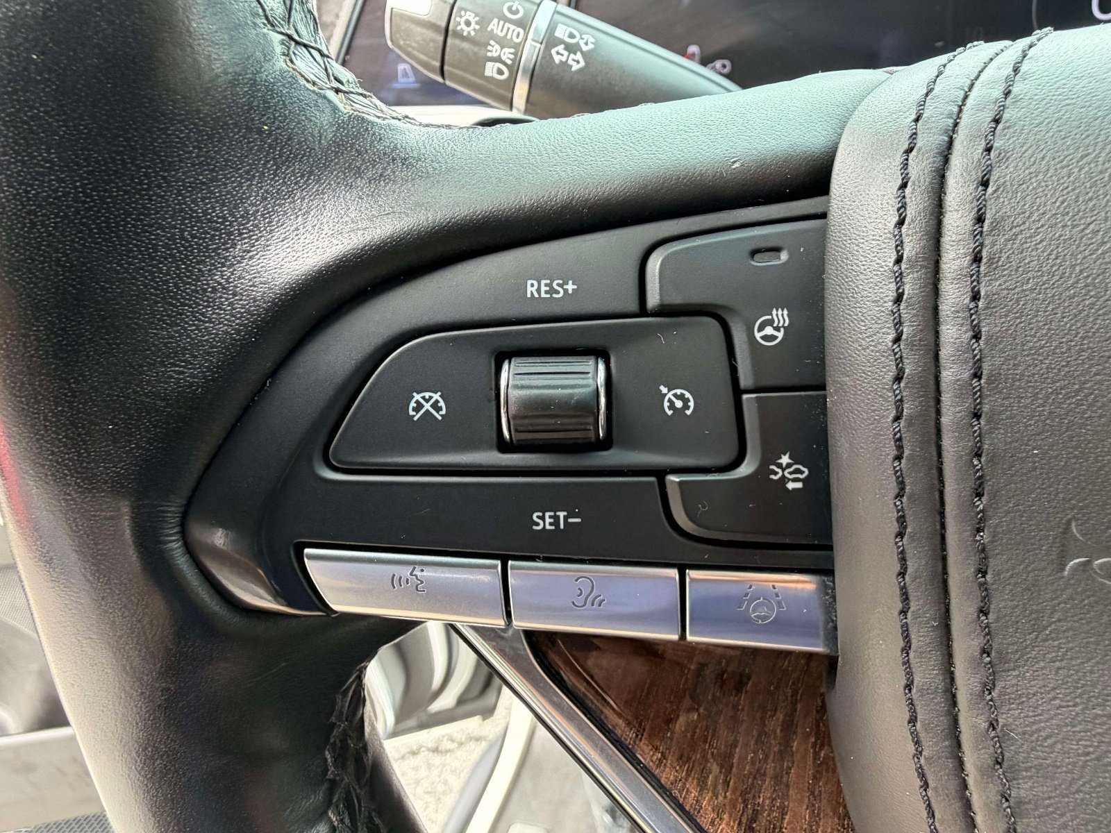 Used 2023 Cadillac Escalade Sport Platinum w/ LPO, ONYX Package AWD/4WD image 14