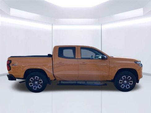 Used 2025 Chevrolet Colorado Z71 w/ Technology Package AWD/4WD image 5