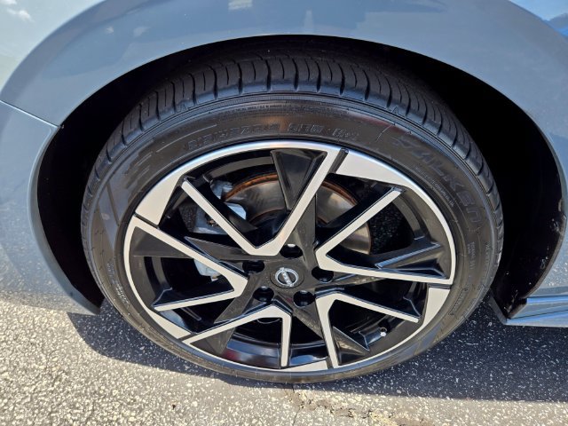 Used 2025 Nissan Sentra SR w/ SR Premium Package FWD image 25