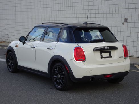 Used 2016 MINI Cooper 4-Door Hardtop image 5