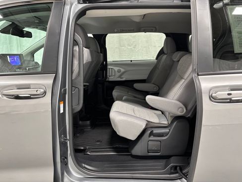 Used 2026 Toyota Sienna LE FWD image 44
