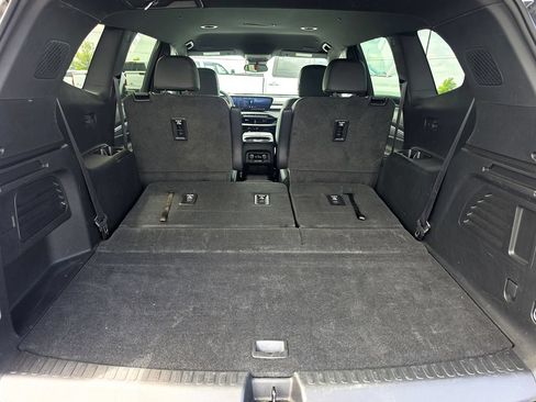 Used 2025 Buick Enclave Preferred AWD/4WD image 8