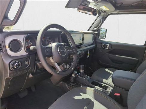 New 2025 Jeep Gladiator Sport image 3