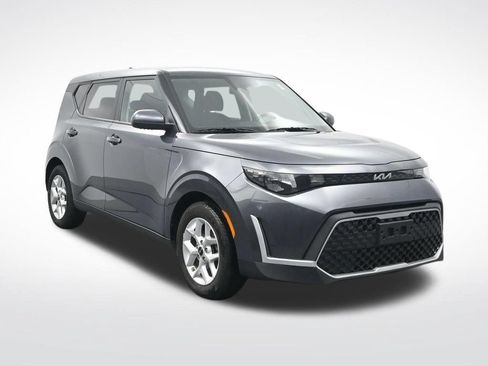 Used 2024 Kia Soul LX w/ Option Group 015 FWD image 3