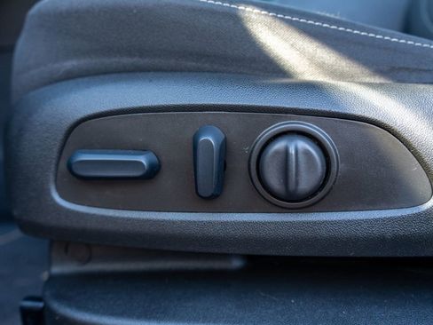 Used 2023 GMC Acadia SLE w/ Driver Convenience Package image 24