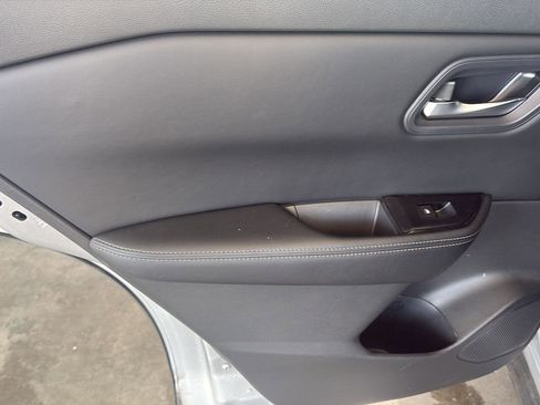 Used 2024 Nissan Rogue SV image 31