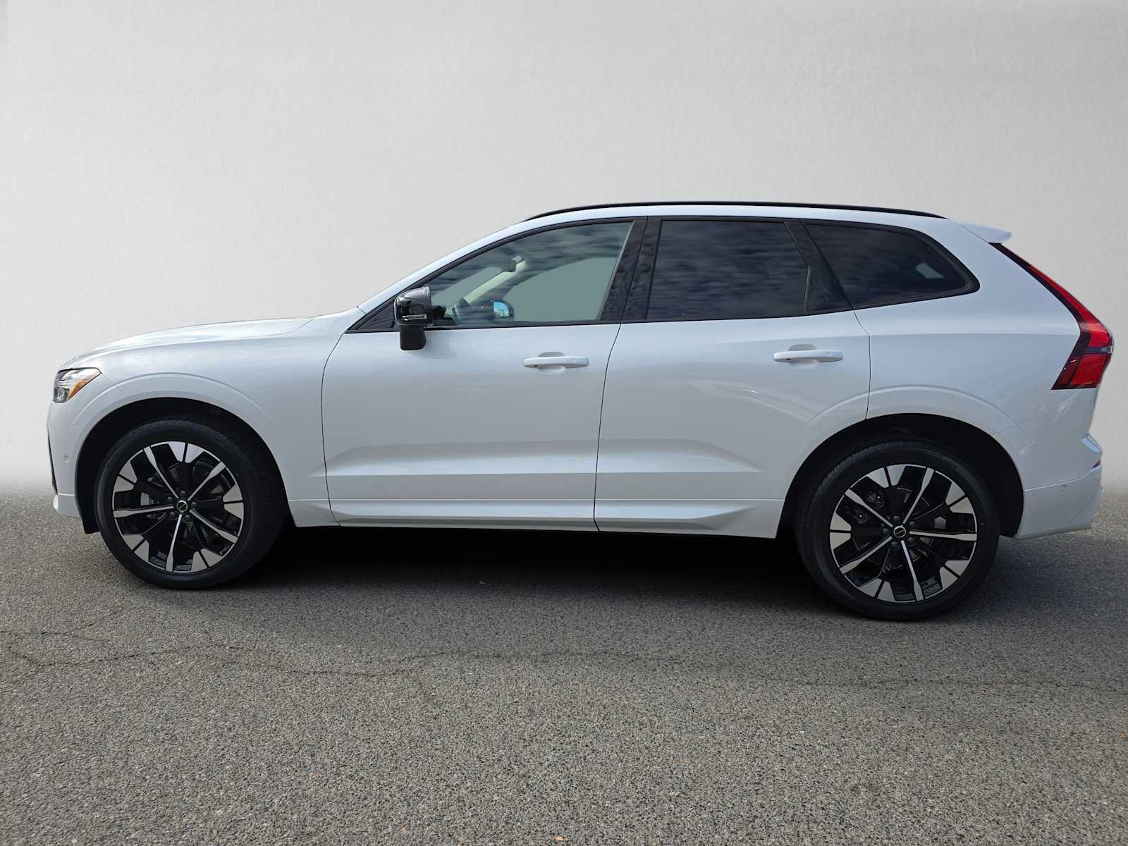 Used 2026 Volvo XC60 B5 Plus w/ Climate Package AWD/4WD image 6