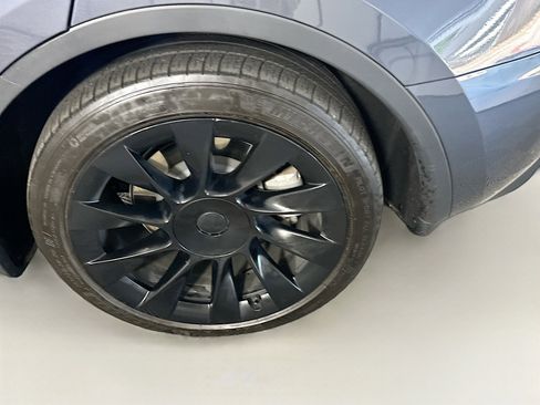 Used 2023 Tesla Model Y Long Range AWD/4WD image 11