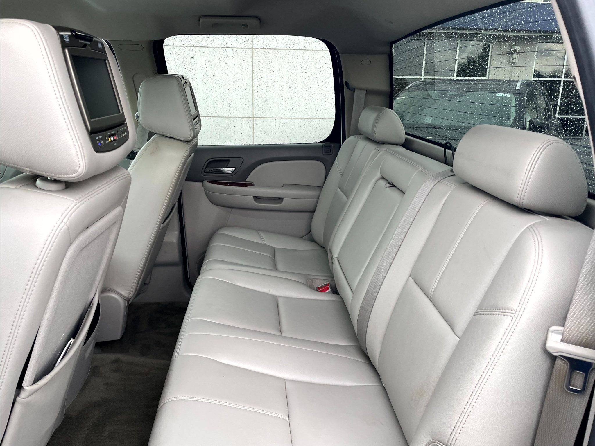 Used 2011 GMC Sierra 2500 SLT w/ Suspension Package, Off-Road AWD/4WD image 10