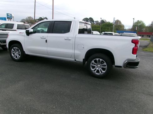 New 2026 Chevrolet Silverado 1500 LTZ w/ LTZ Premium Package AWD/4WD image 19