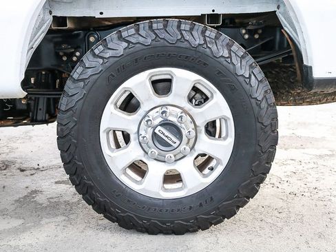 Used 2024 Ford F250 XLT w/ FX4 Off-Road Package image 12