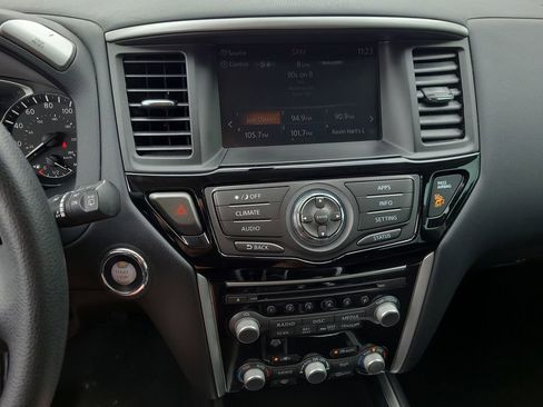 Used 2020 Nissan Pathfinder S FWD image 19