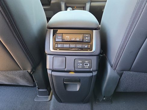 New 2026 Subaru Ascent Limited Bronze image 9