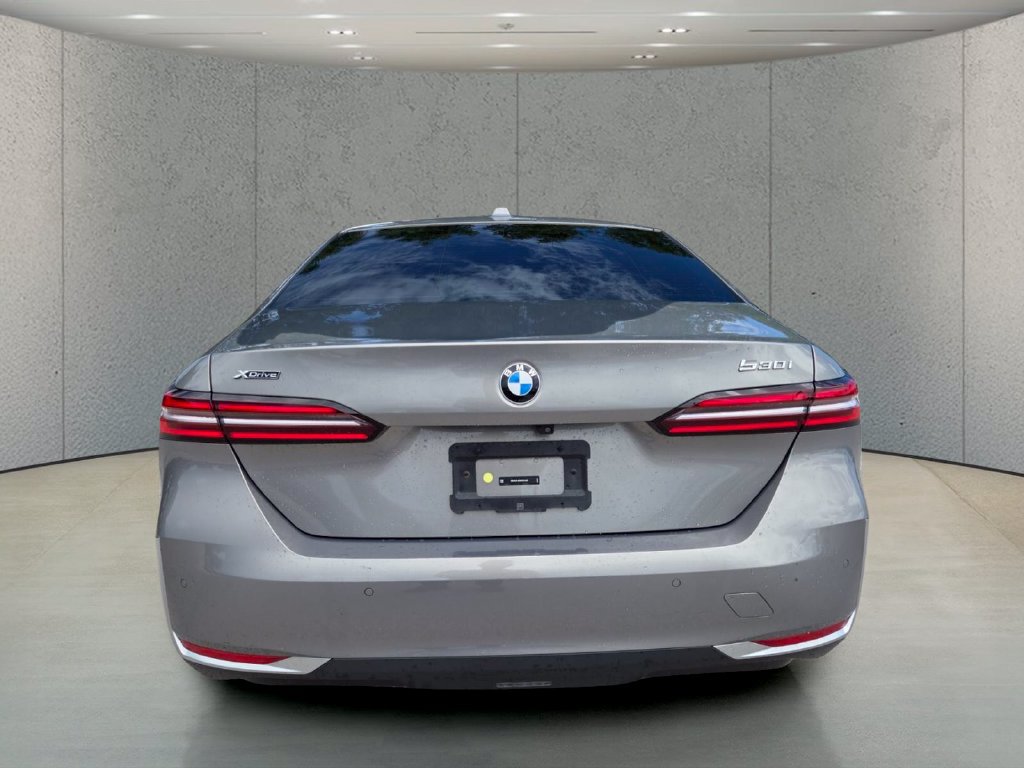 Used 2024 BMW 530i xDrive w/ Premium Package AWD/4WD image 6