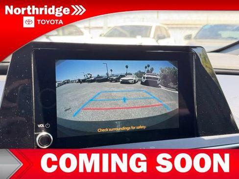 Used 2024 Toyota Prius LE FWD image 9