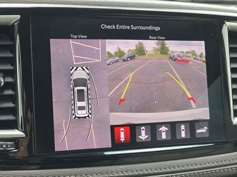 Used 2021 Chrysler Pacifica Touring-L w/ Uconnect Theater Family Group FWD image 4
