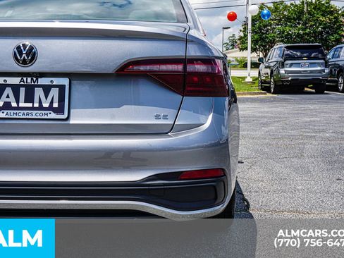 Used 2024 Volkswagen Jetta SE FWD image 18