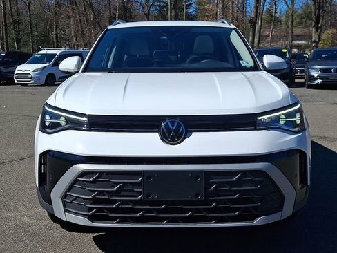 Certified 2025 Volkswagen Taos SE w/ Panoramic Sunroof Package image 3