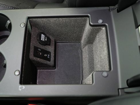 Certified 2018 Porsche Macan image 16