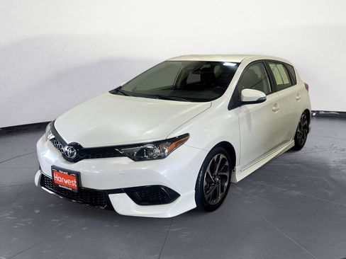 Used 2018 Toyota Corolla iM w/ All-Weather Mat Package FWD image 2