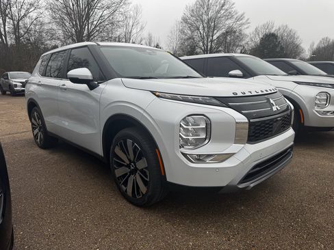 New 2026 Mitsubishi Outlander SE FWD image 3