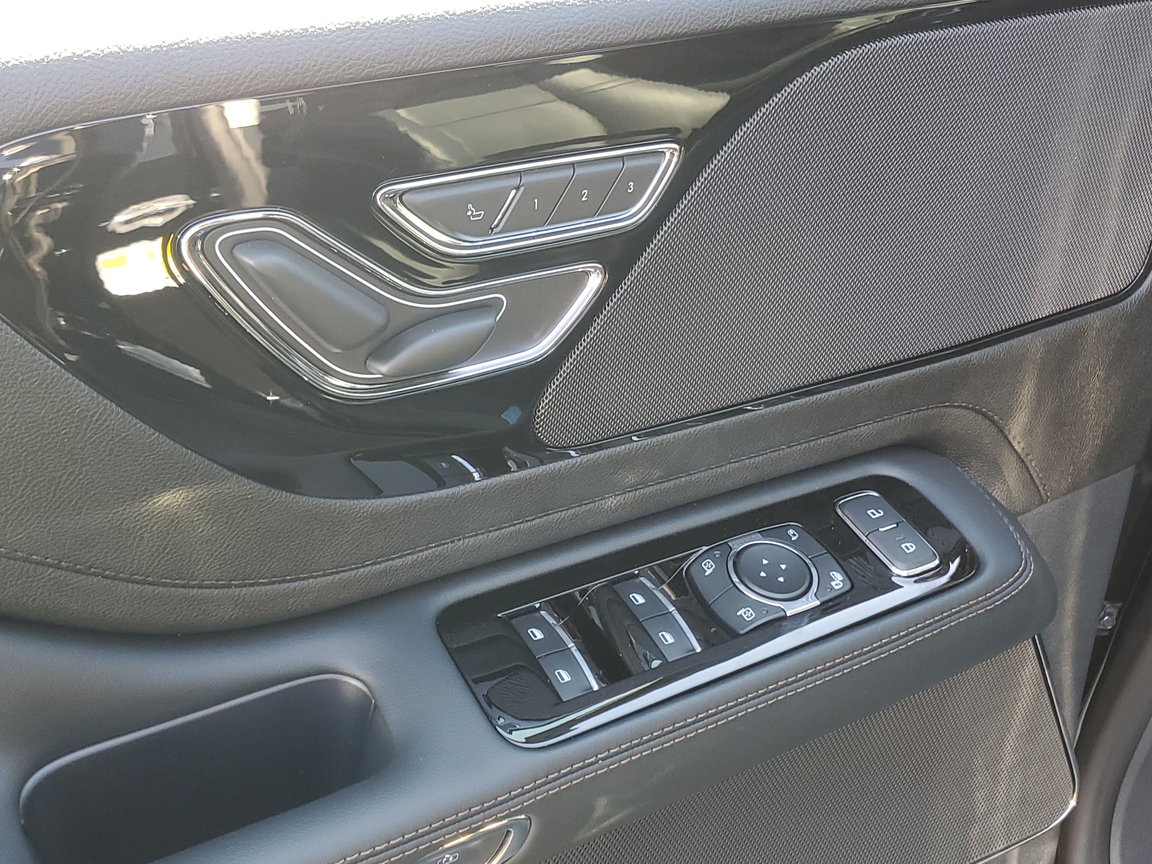 New 2027 Lincoln Aviator AWD image 9