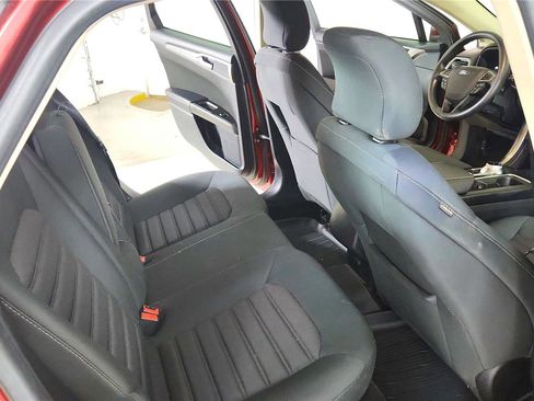 Used 2017 Ford Fusion SE image 34