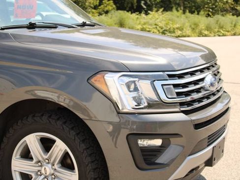 Used 2018 Ford Expedition XLT w/ Equipment Group 202A AWD/4WD image 10