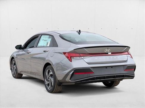 New 2025 Hyundai Elantra SEL image 8