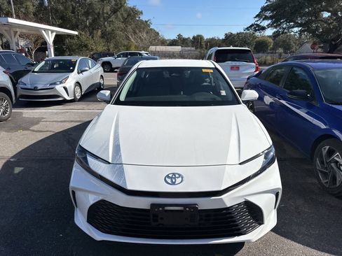 Used 2025 Toyota Camry LE image 2