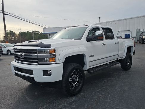 Used 2019 Chevrolet Silverado 2500 High Country w/ Duramax Plus Package image 10