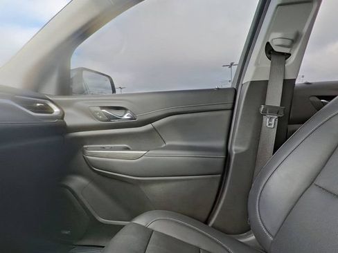 Used 2023 GMC Acadia SLT FWD image 28