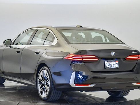 Used 2025 BMW 530i w/ Premium Package image 2