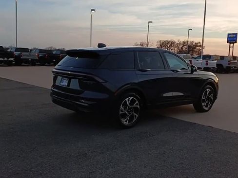 Used 2024 Lincoln Nautilus Premier w/ Jet Appearance Package image 8