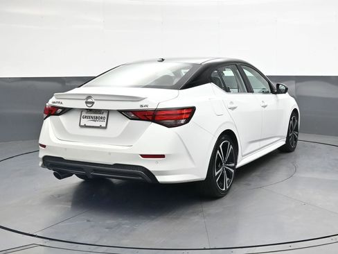 Used 2022 Nissan Sentra SR w/ SR Premium Package FWD image 4