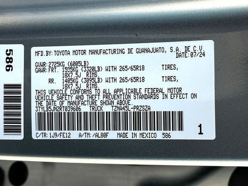 Used 2024 Toyota Tacoma TRD Sport AWD/4WD image 31