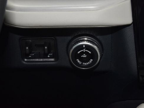 New 2026 Lincoln Navigator Reserve AWD/4WD image 33