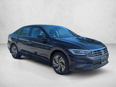 Used 2021 Volkswagen Jetta SEL image 3