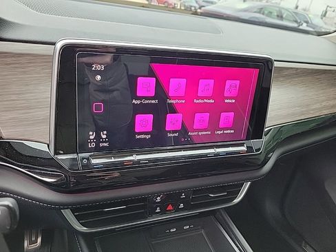 Used 2024 Volkswagen Atlas SEL Premium R-Line image 23