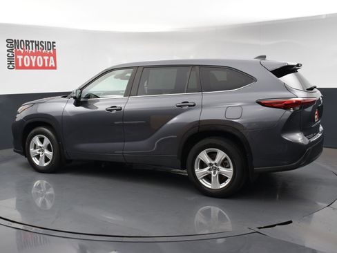 Used 2023 Toyota Highlander LE image 2