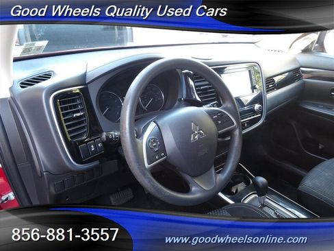 Used 2020 Mitsubishi Outlander ES image 12