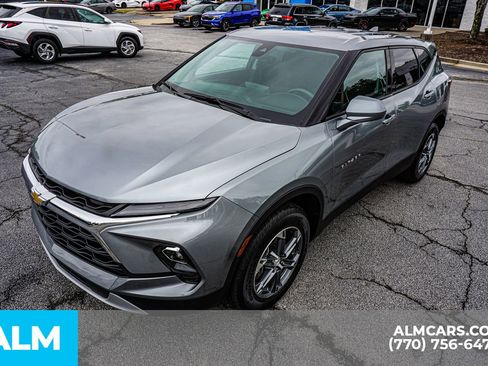 Used 2025 Chevrolet Blazer LT FWD image 19