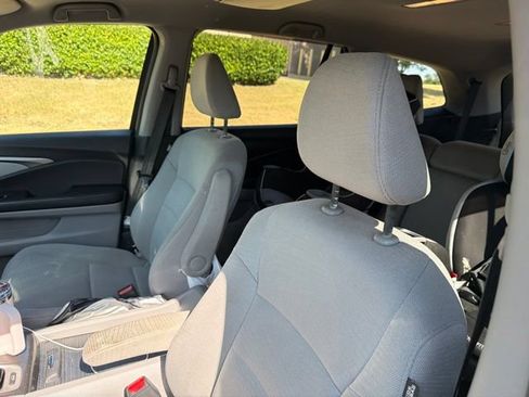Used 2017 Honda Pilot EX image 11