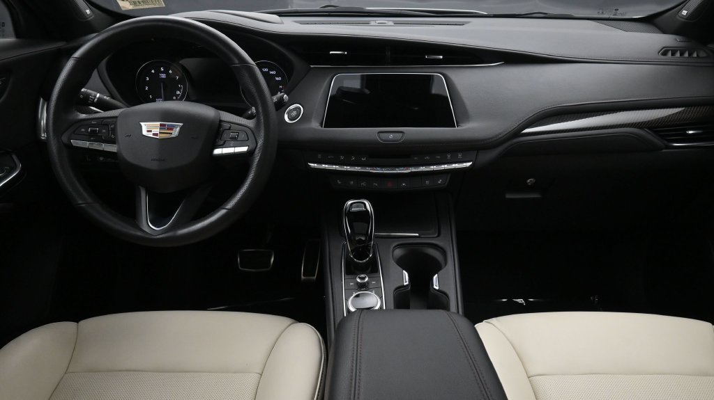 Certified 2023 Cadillac XT4 Sport FWD image 4