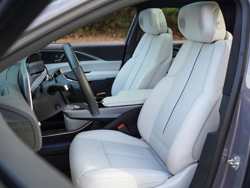 Used 2025 Cadillac Lyriq Luxury image 22